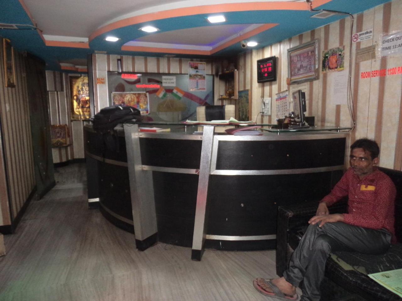 New Crown Hotel إندور المظهر الخارجي الصورة